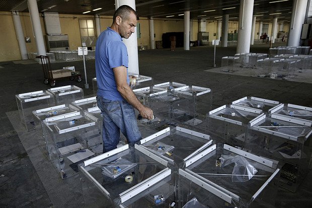 «Τρέχουν» στο ΥΠΕΣ για το δημοψήφισμα της Κυριακής [εικόνες] | iefimerida.gr 0