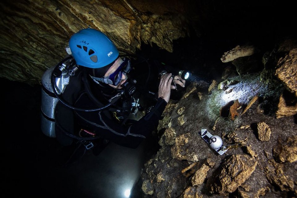 Βουτιά στην στοιχειωμένη σπηλιά των Μάγια με τα ανθρώπινα οστά που φοβούνται οι ντόπιοι [εικόνες+βίντεο] | iefimerida.gr 4
