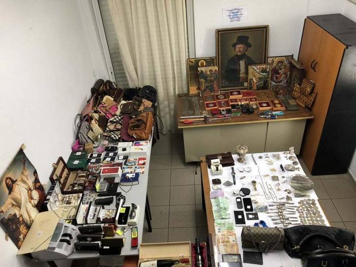 Η συνολική αξία των οποίων εκτιμάται ότι υπερβαίνει τα 370.000 ευρώ.