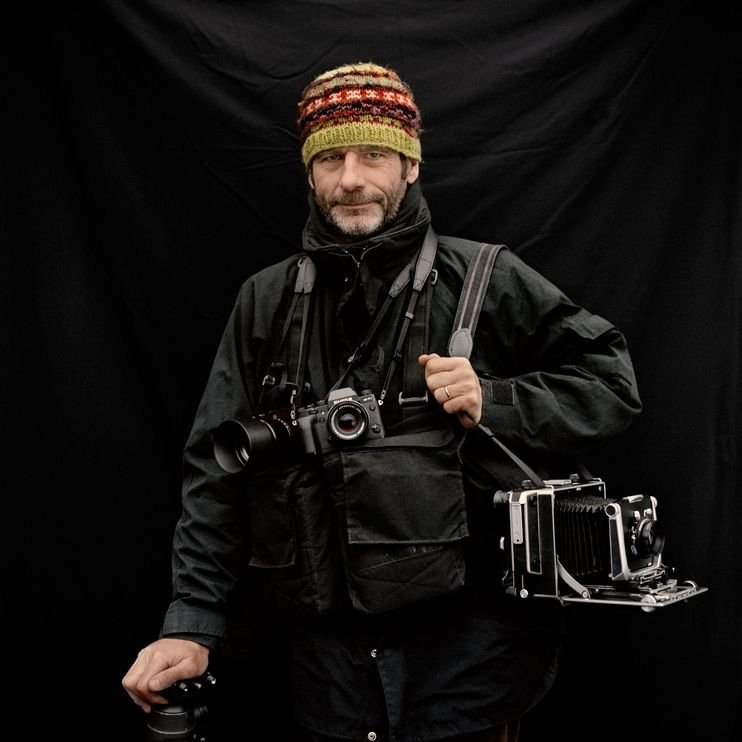 Φωτογράφος έστησε στούντιο στην πλατεία Ανεξαρτησίας και έκανε τους διαδηλωτές του Κιέβου μοντέλα [εικόνες] | iefimerida.gr 5