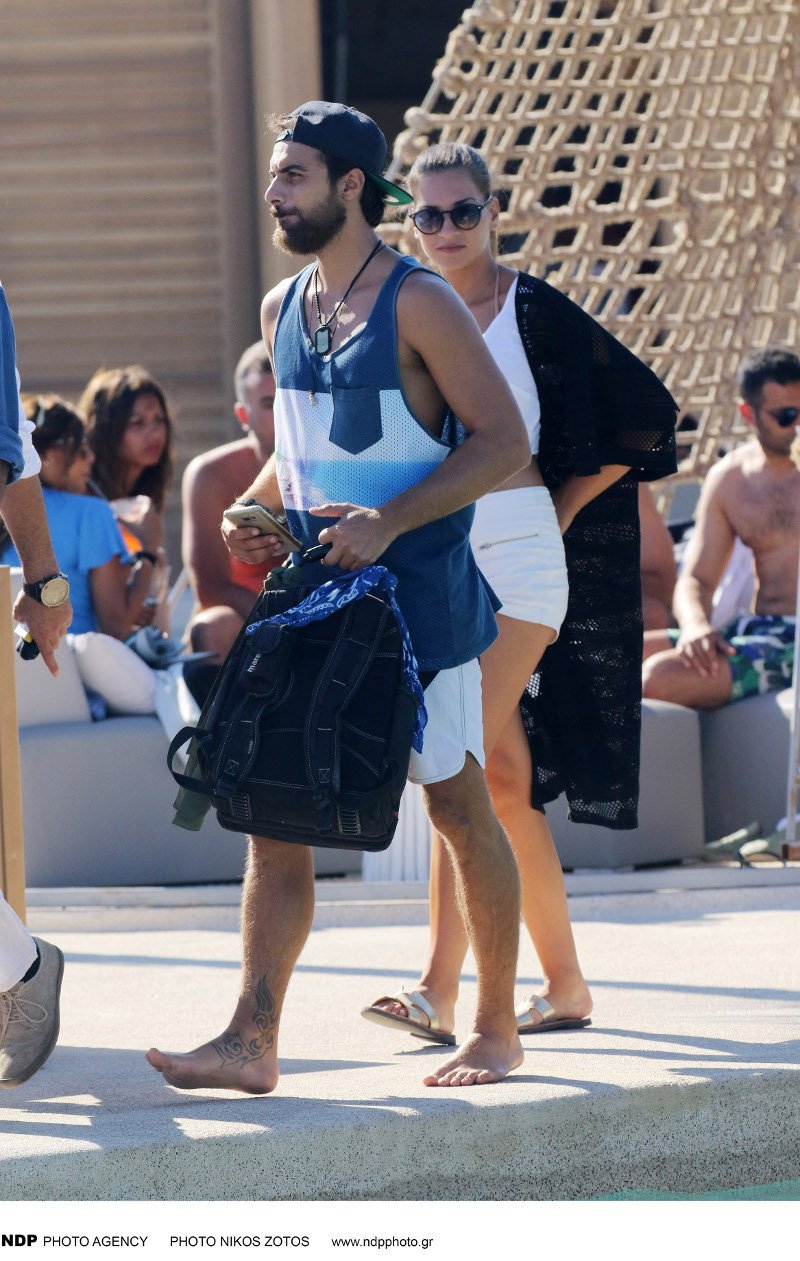 Ο Μάριος Πρίαμος στη Μύκονο με γοητευτική μελαχρινή [εικόνες] | iefimerida.gr 3