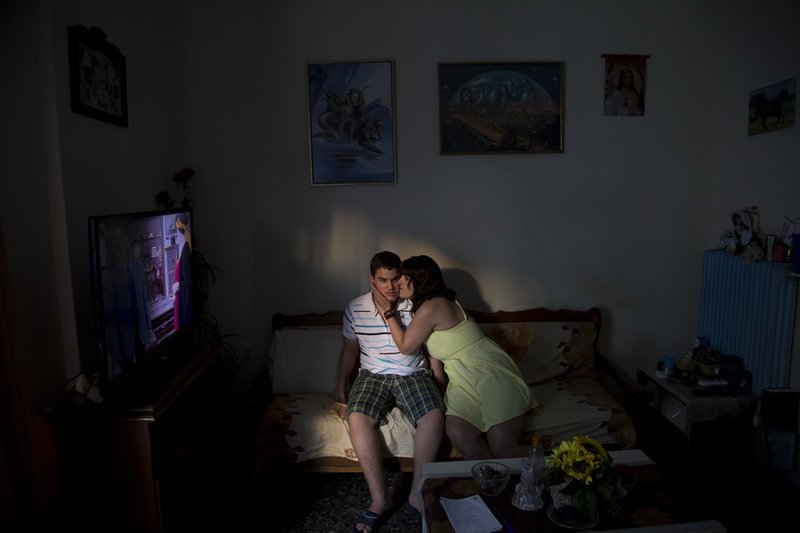 Μία πολυκατοικία στον Πειραιά «δίνει» μαθήματα ανθρωπιάς [εικόνες] | iefimerida.gr 5