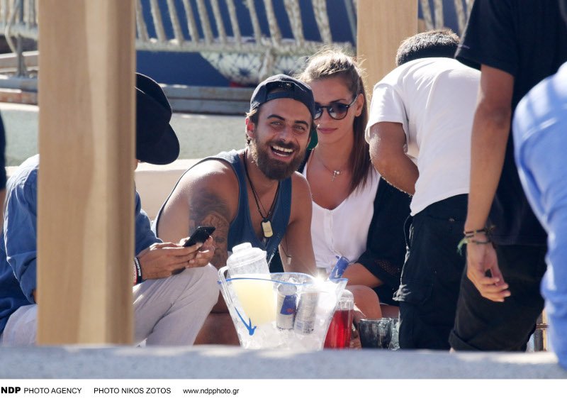 Ο Μάριος Πρίαμος στη Μύκονο με γοητευτική μελαχρινή [εικόνες] | iefimerida.gr 4