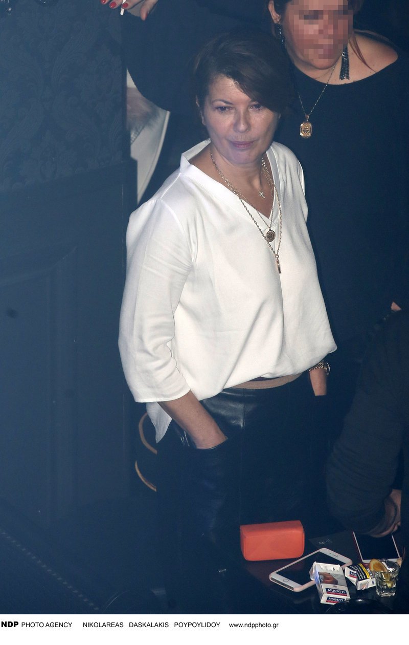 Σπάνια εμφάνιση για την Σοφία Αλιμπέρτη -Χόρεψε και διασκέδασε στην Αννα Βίση [εικόνες] | iefimerida.gr 0