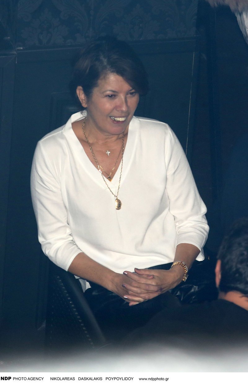Σπάνια εμφάνιση για την Σοφία Αλιμπέρτη -Χόρεψε και διασκέδασε στην Αννα Βίση [εικόνες] | iefimerida.gr 1