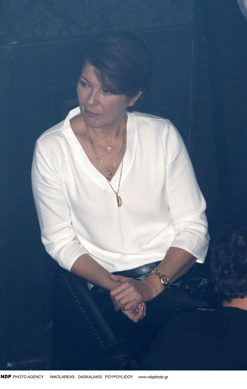 Σπάνια εμφάνιση για την Σοφία Αλιμπέρτη -Χόρεψε και διασκέδασε στην Αννα Βίση [εικόνες] | iefimerida.gr 2