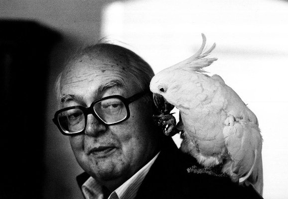  Περί Ονου Σκιάς – Σκιαμαχίες: Μια κωμωδία υπό την αιγίδα της Πρεσβείας της Ελβετίας στο Faust [εικόνες] | iefimerida.gr 3