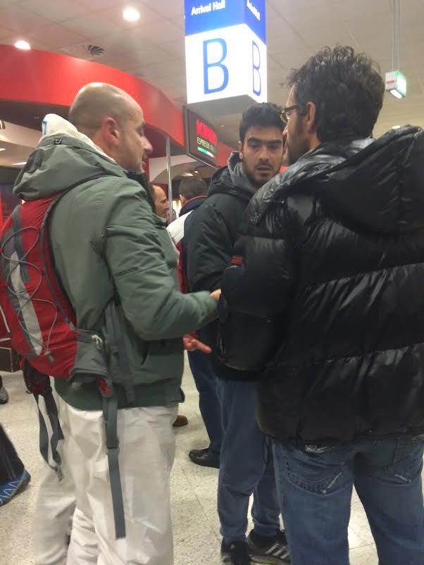 Συγκινητικές στιγμές στο Ελ. Βενιζέλος -Εφθασαν 107 διασωθέντες του Norman Atlantic [εικόνες & βίντεο] | iefimerida.gr 0