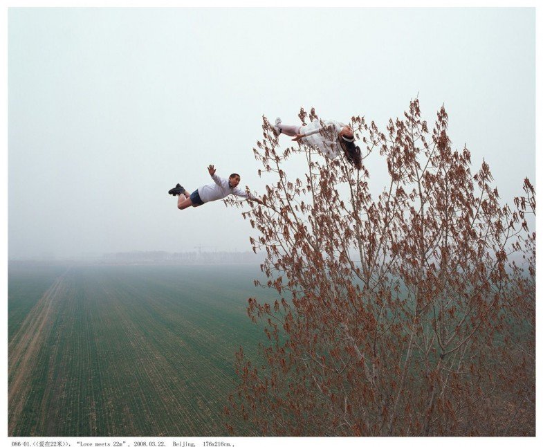 Λι Γουέι: Ο ακραία αντισυμβατικός φωτογράφος που αψηφά τη βαρύτητα - Μάθετε πως δημιουργεί τις μοναδικές εικόνες του [βίντεο] | iefimerida.gr 6