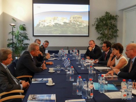 Στον Ευρωπαϊκό Οργανισμό Αμυνας ο Αβραμόπουλος -Συνάντηση και με τον Μάρτιν Σουλτς [εικόνες] | iefimerida.gr 5