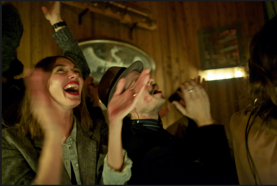 Στα άδυτα του πιο περίεργου, παράνομου, πριβέ μπαρ, μέσα σε δεξαμενή νερού [εικόνες] | iefimerida.gr 6