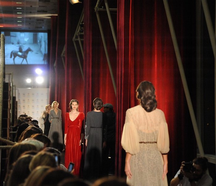 Η vintage πασαρέλα της Madame Shoushou στον Ιππόδρομο, με τη στήριξη του ΟΠΑΠ [εικόνες] | iefimerida.gr 6