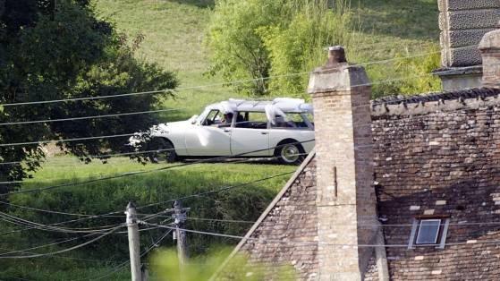 Η Χάλι Μπέρι είπε το «ναι» για τρίτη φορά - Νυμφεύθηκε τον Ολιβιέ Μαρτίνεζ [εικόνες]  | iefimerida.gr 1