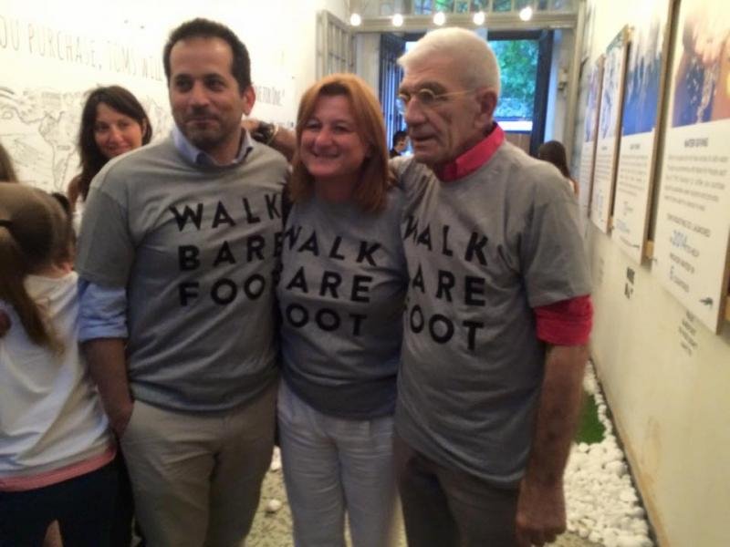 Ξυπόλητος ο Μπουτάρης σε εκδήλωση στη Θεσσαλονίκη [εικόνες] | iefimerida.gr 0