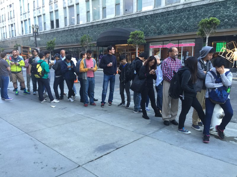 Φρενίτιδα: Κάνουν ουρές για το iPhone 6s και 6s Plus [εικόνες] | iefimerida.gr 5