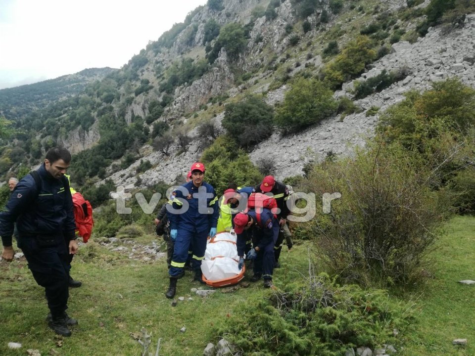 H ανάσυρση της σορού του βοσκού από την 7η ΕΜΑΚ στον Αλμυρό [εικόνες] | iefimerida.gr 2