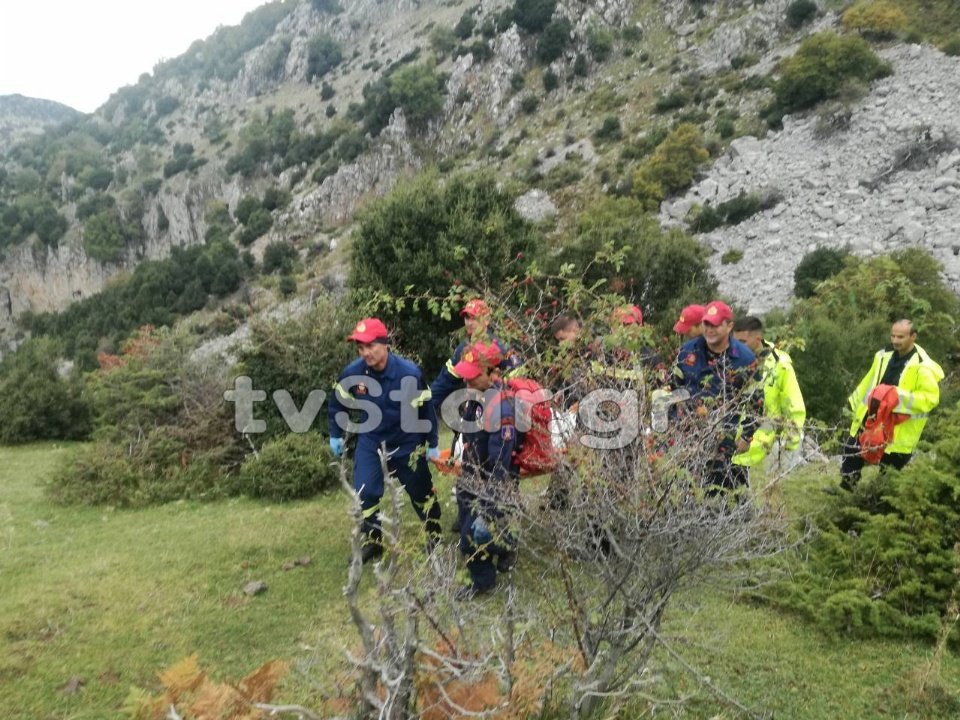 H ανάσυρση της σορού του βοσκού από την 7η ΕΜΑΚ στον Αλμυρό [εικόνες] | iefimerida.gr 0