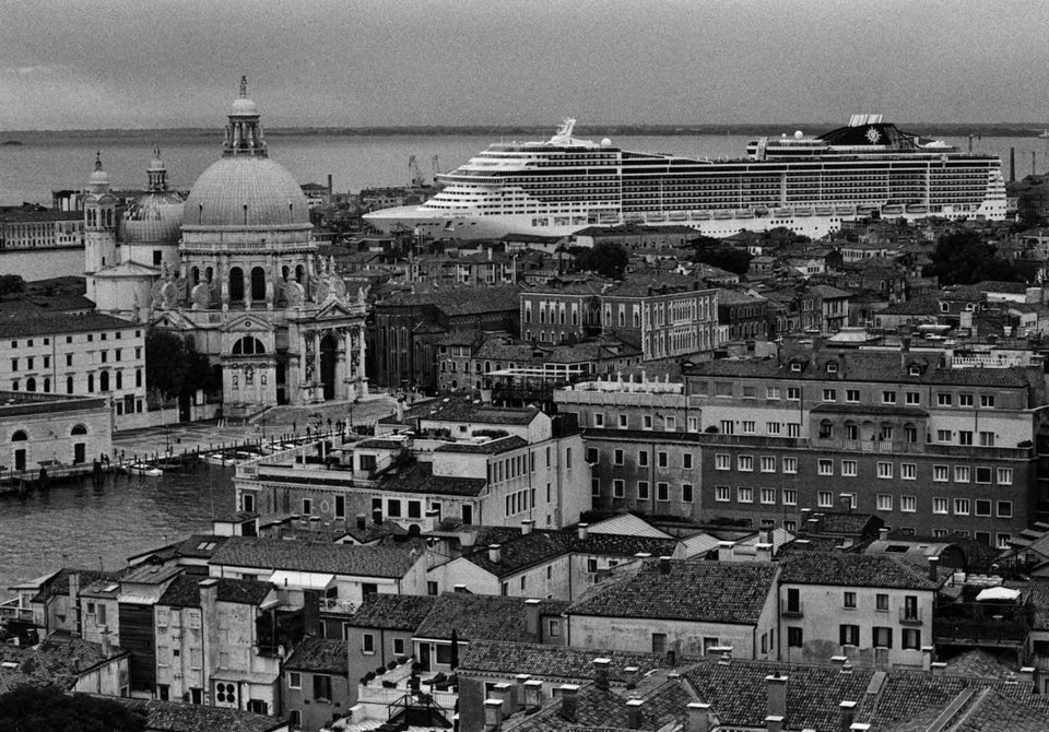 Πώς ο τουρισμός «τρώει» τη Βενετία -Οι εικόνες με τα κρουαζιερόπλοια [εικόνες] | iefimerida.gr 6