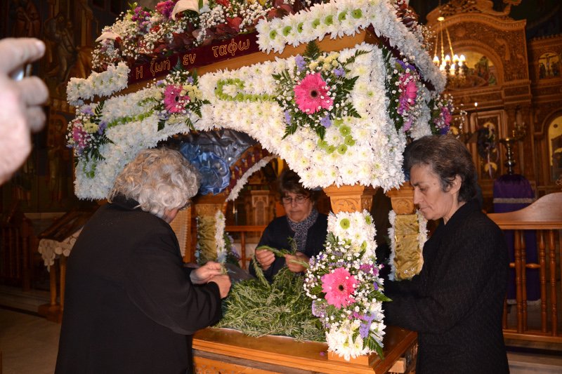 Eπιτάφιοι,κομψοτεχνήματα- Χρειάστηκαν μήνες δουλειά για να στολιστούν [εικόνες] | iefimerida.gr 12