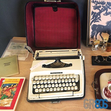 Τα '80's αναβιώνουν στην Τεχνόπολη: Οι ομιλίες του Παπανδρέου, βάτες στα ρούχα και ντίσκο [εικόνες] | iefimerida.gr 1