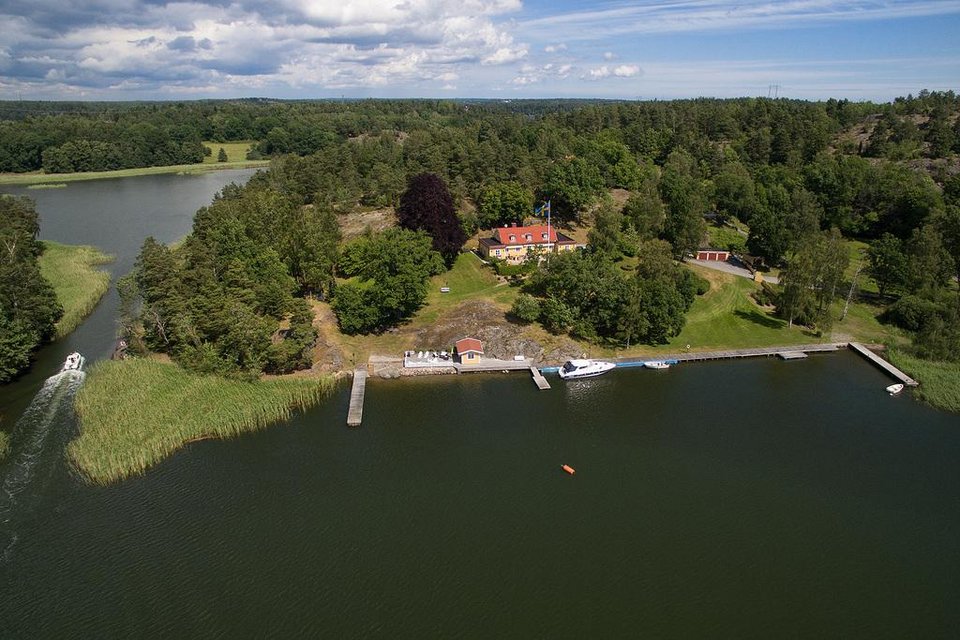 Πωλείται το ησυχαστήριο της Γκρέτα Γκάρμπο στη Σουηδία -Μέσα τη φύση, πλάι σε λίμνη [εικόνες] | iefimerida.gr 5