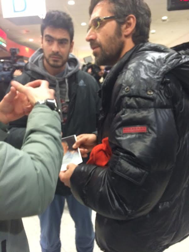 Συγκινητικές στιγμές στο Ελ. Βενιζέλος -Εφθασαν 107 διασωθέντες του Norman Atlantic [εικόνες & βίντεο] | iefimerida.gr 2