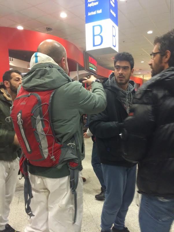 Συγκινητικές στιγμές στο Ελ. Βενιζέλος -Εφθασαν 107 διασωθέντες του Norman Atlantic [εικόνες & βίντεο] | iefimerida.gr 3