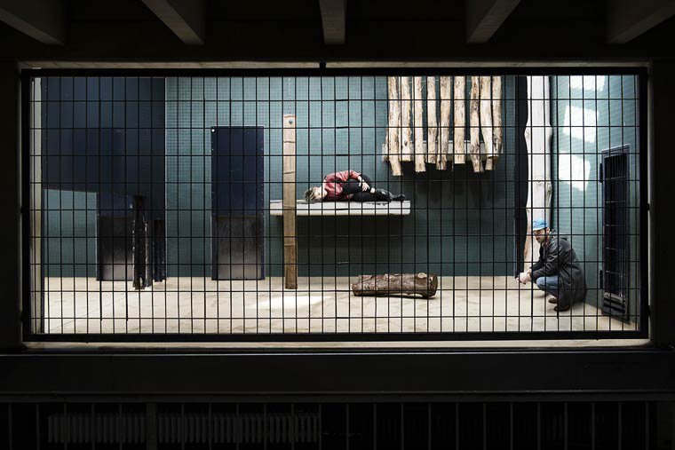 Ζωολογικός κήπος με ανθρώπους: Η φωτογράφιση που σοκάρει [εικόνες] | iefimerida.gr 10