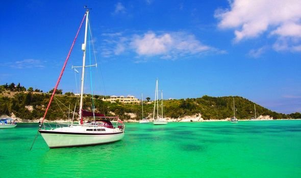 Μαγεμένη από το γαλάζιο των Παξών -Αρθρογράφος της Daily Mail παραληρεί για το νησί των Επτανήσων [εικόνες] | iefimerida.gr 3