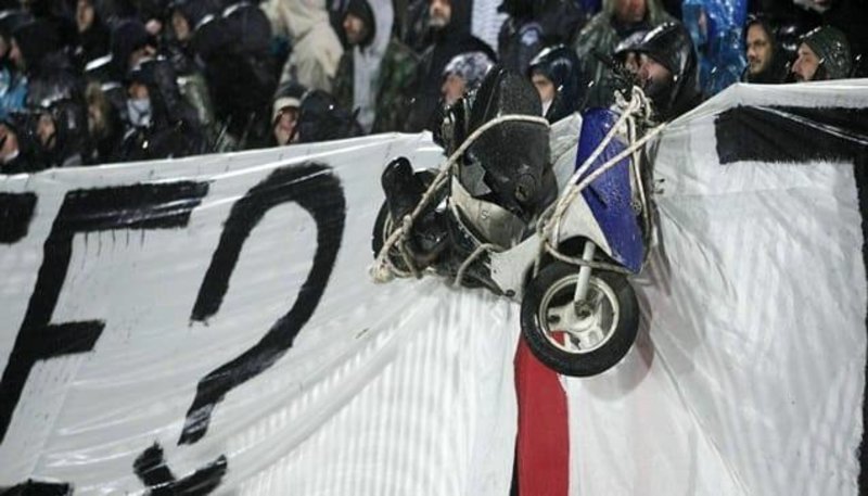 Σημαίες της Βουλγαρίας, των ΗΠΑ, ναύτες και... μηχανάκι στις εξέδρες της Τούμπας [εικόνες] | iefimerida.gr 3