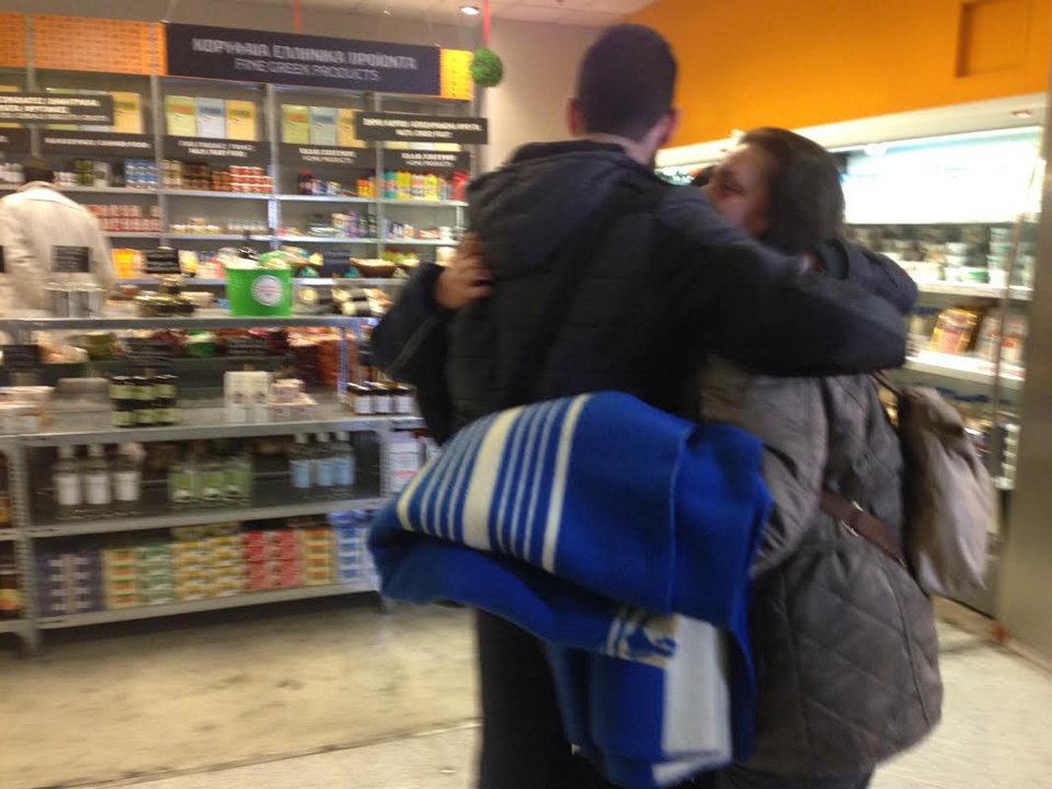 Συγκινητικές στιγμές στο Ελ. Βενιζέλος -Εφθασαν 107 διασωθέντες του Norman Atlantic [εικόνες & βίντεο] | iefimerida.gr 5