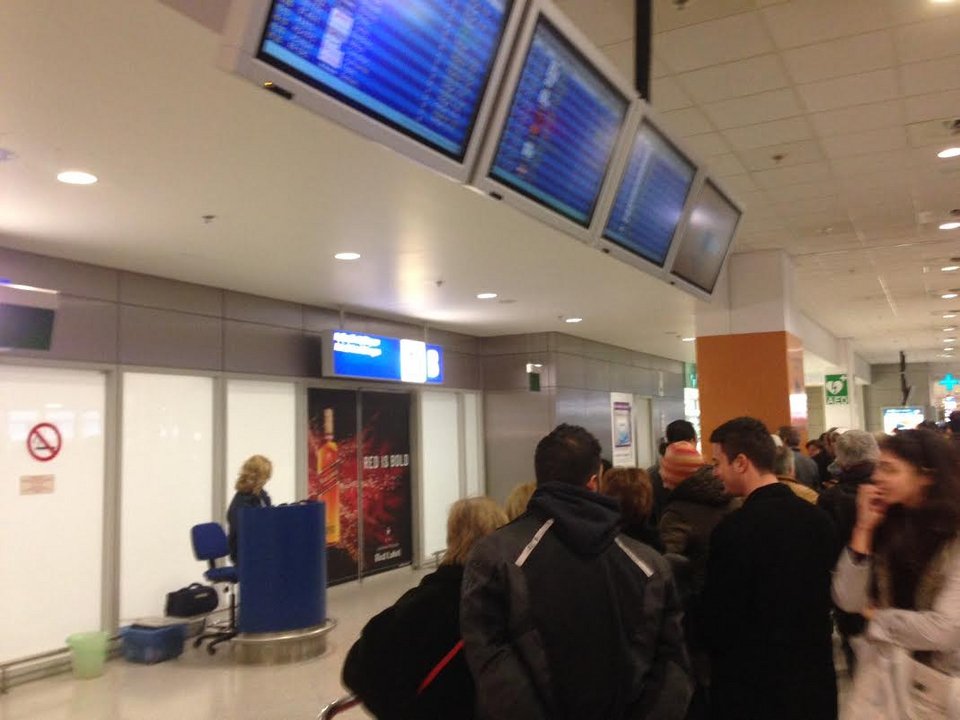 Συγκινητικές στιγμές στο Ελ. Βενιζέλος -Εφθασαν 107 διασωθέντες του Norman Atlantic [εικόνες & βίντεο] | iefimerida.gr 6