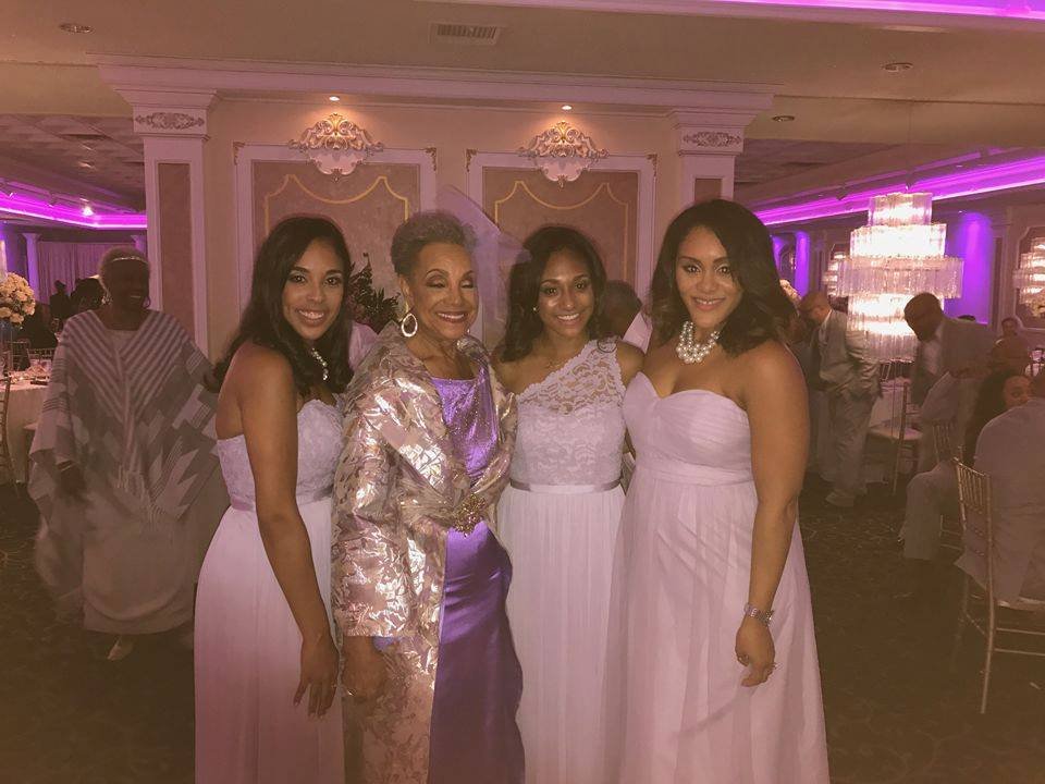 Η 86χρονη που παντρεύτηκε με μοβ νυφικό -Απέδειξε πως η αγάπη δεν έχει ηλικία [εικόνες]  | iefimerida.gr 4