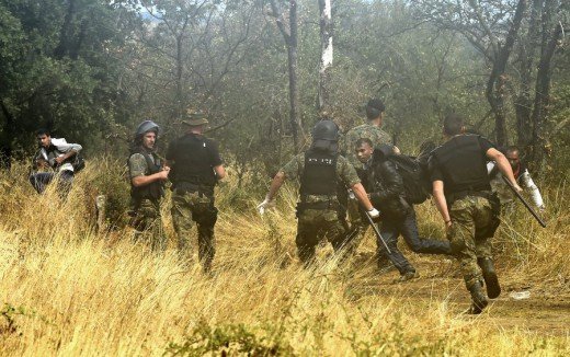 Επίθεση με γκλομπς και βόμβες κρότου λάμψης από τους Σκοπιανούς στους πρόσφυγες [εικόνες & βίντεο] | iefimerida.gr 0