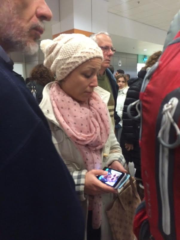 Συγκινητικές στιγμές στο Ελ. Βενιζέλος -Εφθασαν 107 διασωθέντες του Norman Atlantic [εικόνες & βίντεο] | iefimerida.gr 7