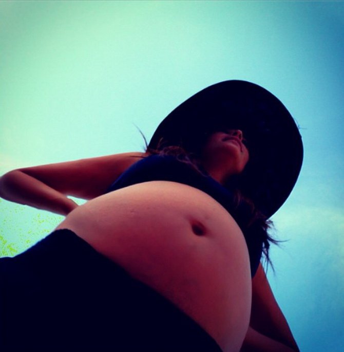 Η απίστευτα φουσκωμένη κοιλιά της Σίσσυς Χρηστίδου - Με μαγιό στη Λευκάδα [εικόνα]  | iefimerida.gr 0