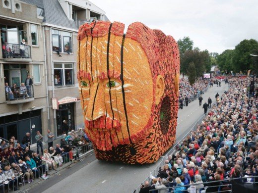 Τα έργα του Βίνσεντ βαν Γκογκ γίνονται τεράστια λουλουδάτα άρματα - Μια αλλιώτικη παρέλαση [εικόνες] | iefimerida.gr 4