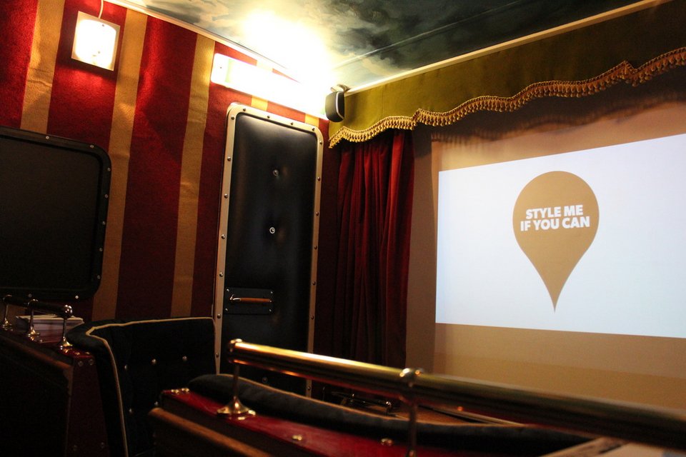 Ο πιο μικρός κινηματογράφος του κόσμου σε... τροχόσπιτο [εικόνες & βίντεο] | iefimerida.gr 0