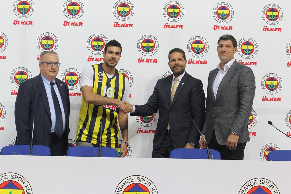 Σλούκας: Αγαπώ τον Ολυμπιακό, αλλά... [εικόνες] | iefimerida.gr 0