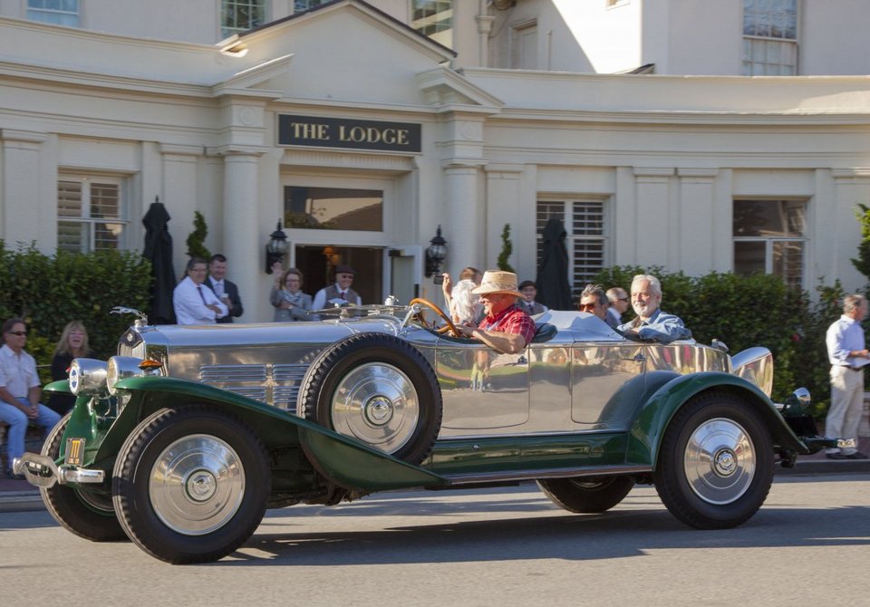 Αυτοκίνητα έργα τέχνης σε έναν ιδιότυπο αγώνα δρόμου [εικόνες] | iefimerida.gr 7
