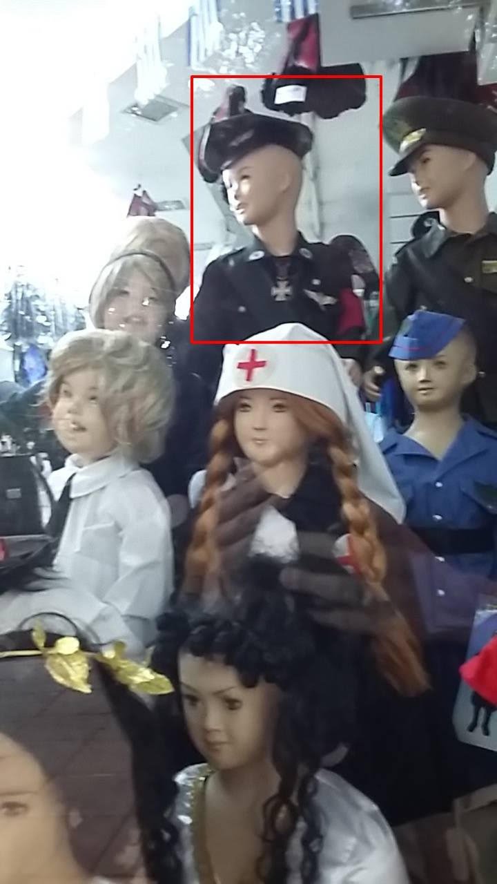 Θεσσαλονίκη: Σάλος με στολή... Χίτλερ σε κατάστημα της πόλης [εικόνες] | iefimerida.gr 0