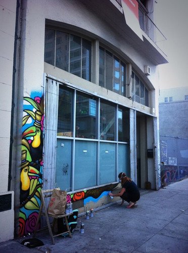 Πώς ένα εγκαταλειμμένο κτίριο μπορεί να γίνει έργο σύγχρονης τέχνης [εικόνες] | iefimerida.gr 2