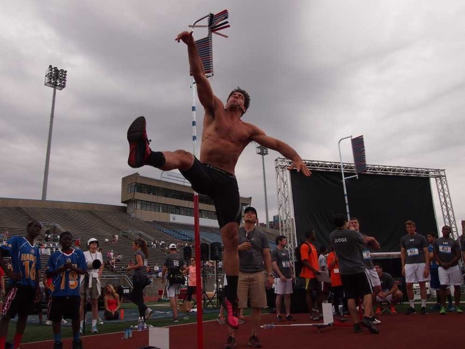 Οι γιάπηδες της Γουόλ Στριτ βγάζουν το κοστούμι και διαγωνίζονται για τον τίτλο του πιο αθλητικού χρηματιστή [εικόνες] | iefimerida.gr 7