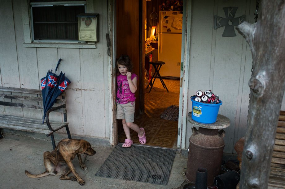Στα άδυτα της Κου Κλουξ Κλαν - Ο φωτογράφος Αντονι Κάρεν κατάφερε να εισβάλει στον κόσμο τους [εικόνες] | iefimerida.gr 7