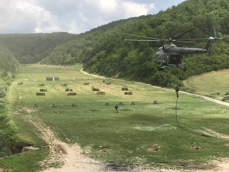 Eλληνες και Σέρβοι κομάντο μαζί σε κοινή άσκηση -Εντυπωσιακές εικόνες | iefimerida.gr 1