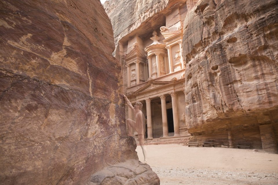 Χαμένος σε ένα... θαύμα: Μπορείτε να εντοπίσετε το γυμνό μοντέλο; [εικόνες] | iefimerida.gr 3