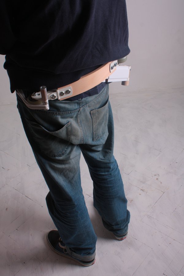 Απλά... εφευρετικοί: Πώς μια ζώνη για το παντελόνι γίνεται και... πατίνι για το δρόμο  [εικόνες&βίντεο] | iefimerida.gr 3