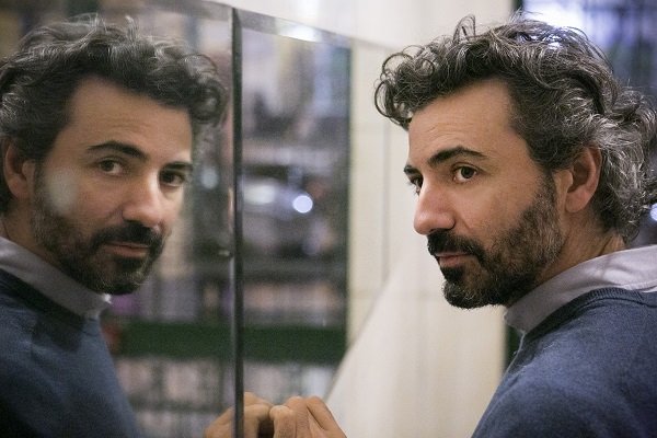 Το Escuela, του διάσημου Χιλιανού συγγραφέα Γκιγιέρμο Καλντερόν για λίγες παραστάσεις στην Αθήνα [εικόνες] | iefimerida.gr 3