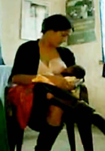 Διάσημες μητέρες που θηλάζουν δημοσίως τα παιδιά τους [εικόνες] | iefimerida.gr 0