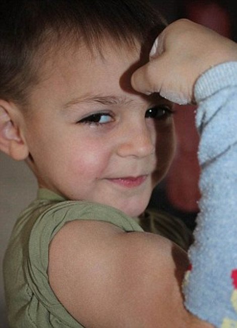 Ανεγκέφαλος πατέρας «χτίζει» μυς στα δύο πιτσιρίκια του -Με σκληρή προπόνηση και βάρη[εικόνες&βίντεο]   | iefimerida.gr 7